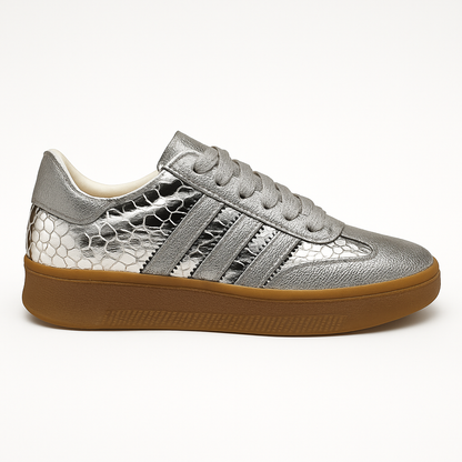 Zapato plateado mujer con textura metálica y suela caramelo – Milán by Manuela López