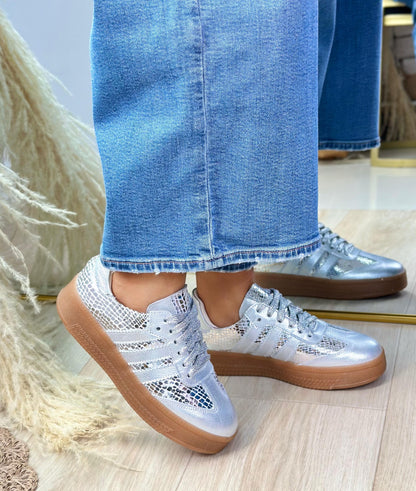 Zapato plateado mujer con textura metálica y suela caramelo – Milán by Manuela López