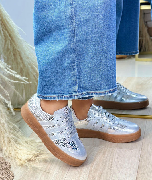 Zapato plateado mujer con textura metálica y suela caramelo – Milán by Manuela López